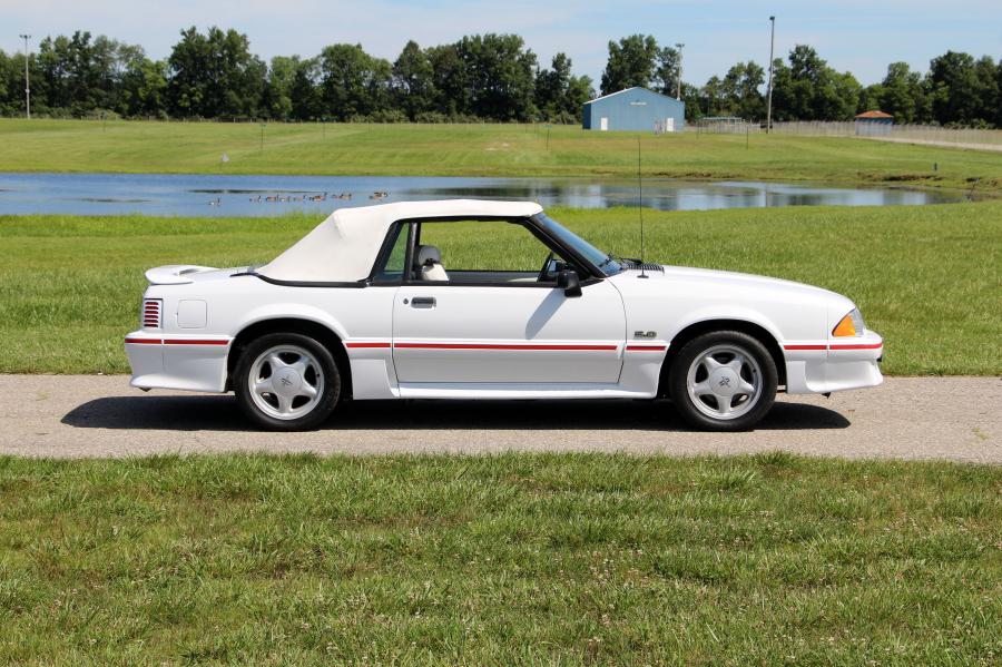  Ford Mustang Convertible 25th Anniversary Edition 1990 года  (фото 10 из 14)